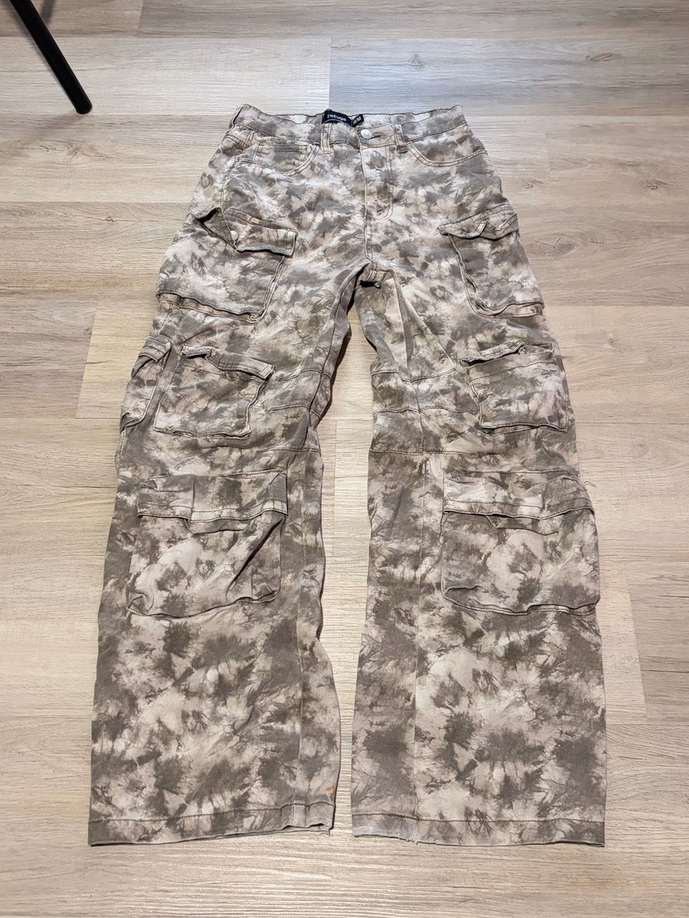 Women’s refuge wide baggy camo cargo pants